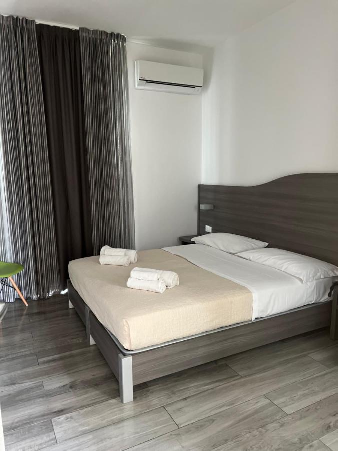 Hotel Trieste Riccione Luaran gambar