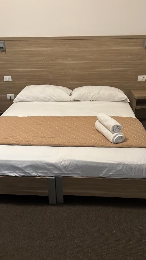 Hotel Trieste Riccione Luaran gambar