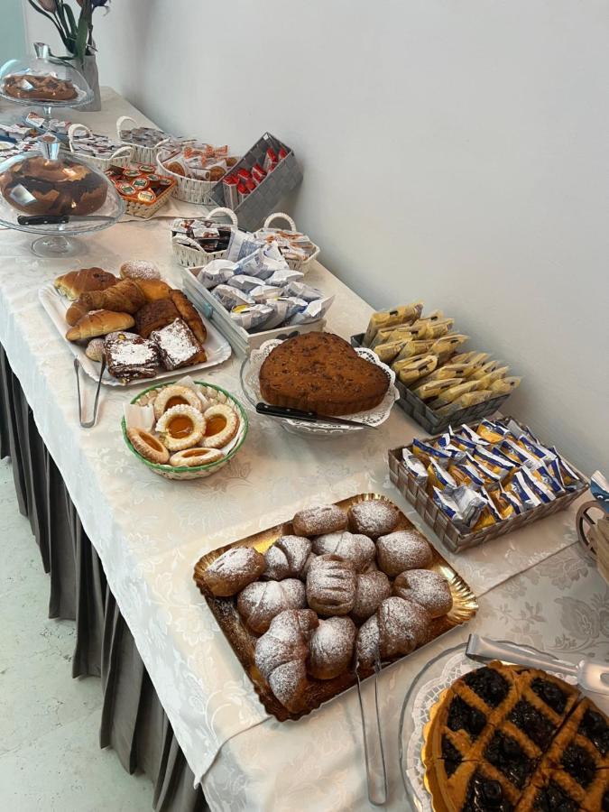 Hotel Trieste Riccione Luaran gambar