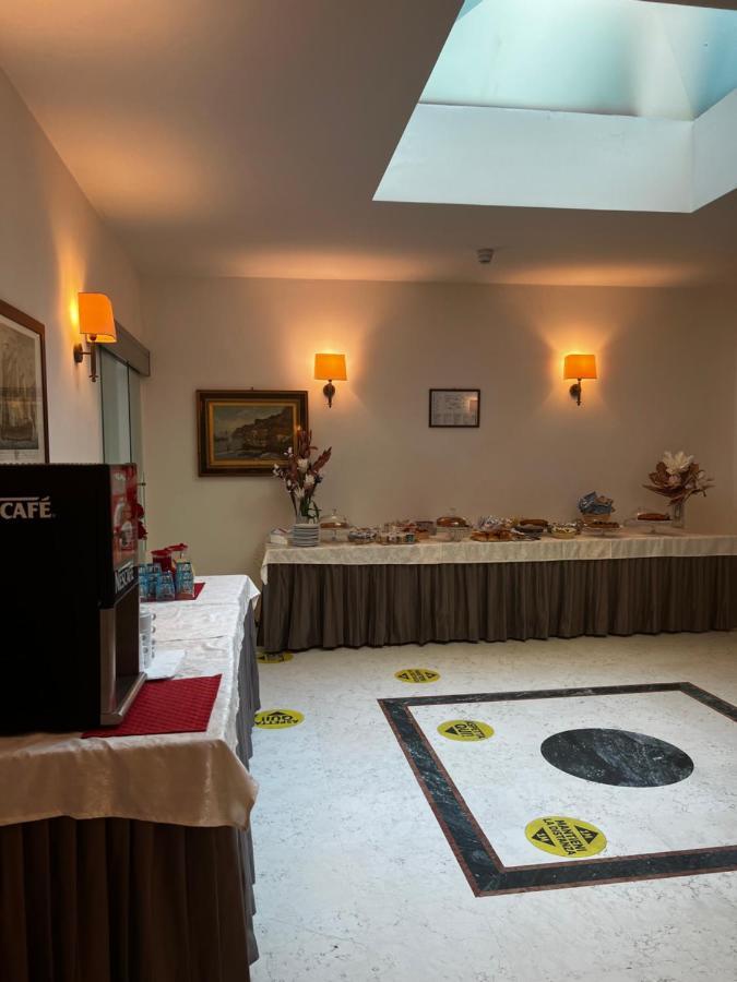 Hotel Trieste Riccione Luaran gambar