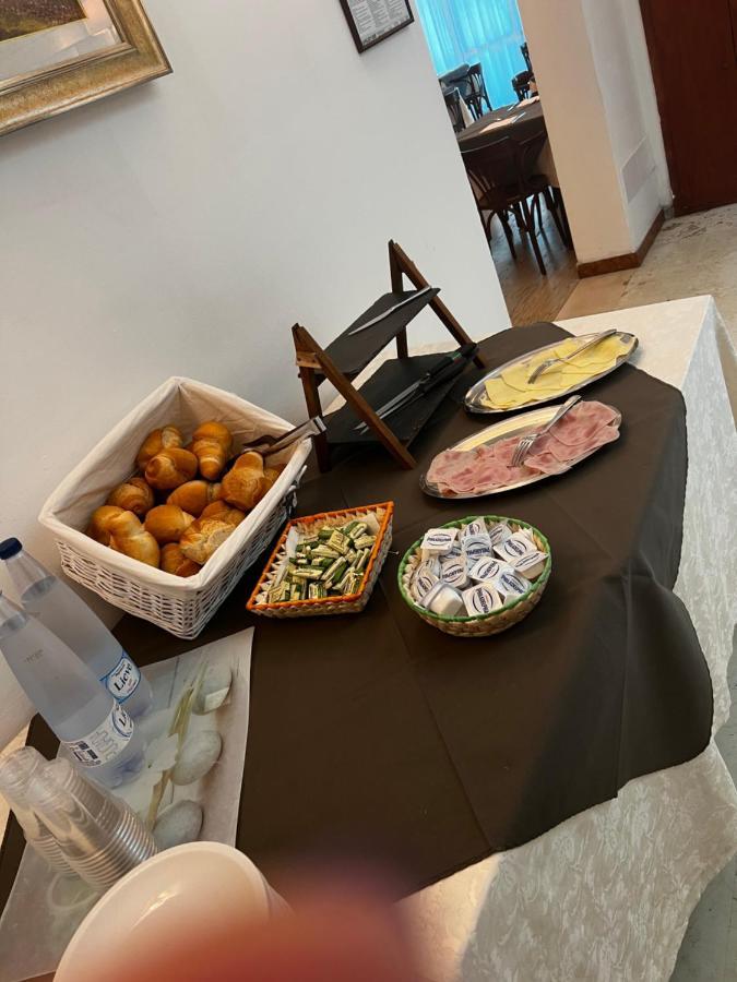 Hotel Trieste Riccione Luaran gambar