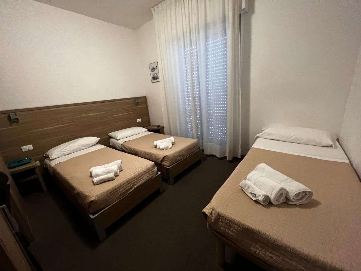 Hotel Trieste Riccione Luaran gambar