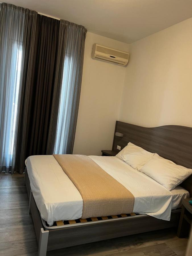 Hotel Trieste Riccione Luaran gambar