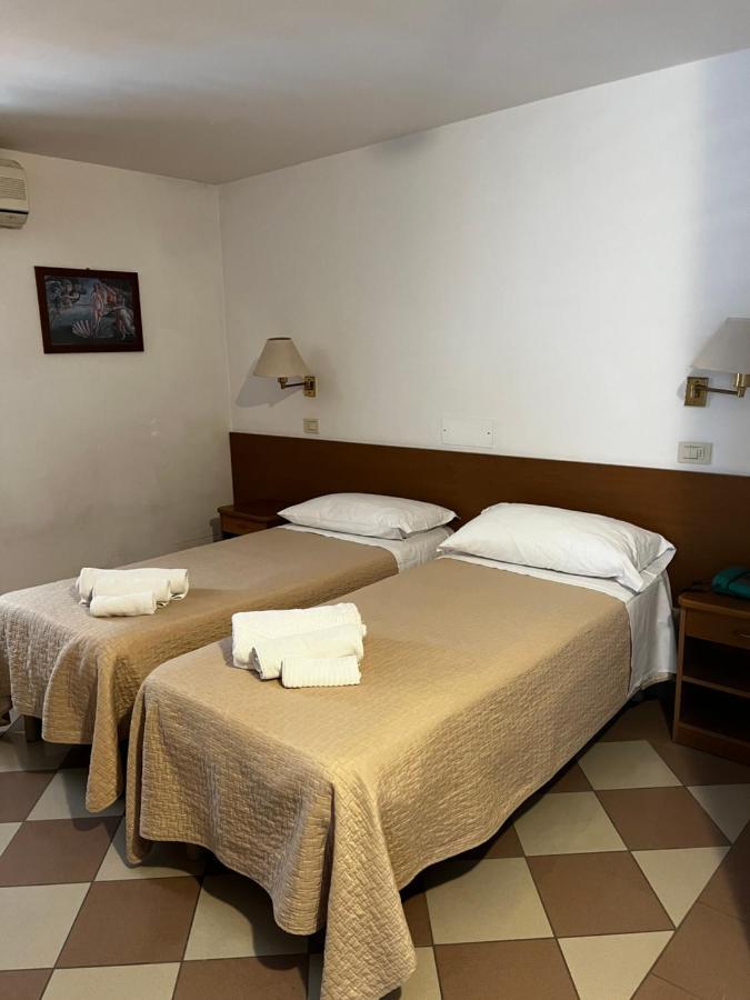 Hotel Trieste Riccione Luaran gambar