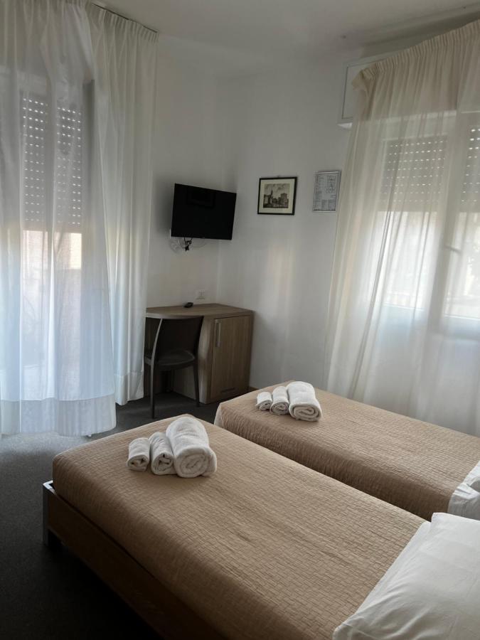 Hotel Trieste Riccione Luaran gambar