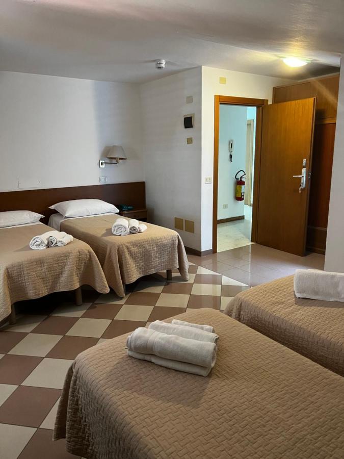 Hotel Trieste Riccione Luaran gambar