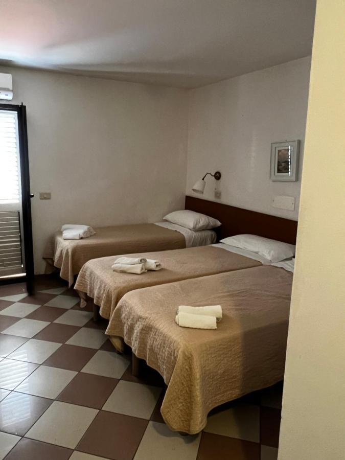 Hotel Trieste Riccione Luaran gambar