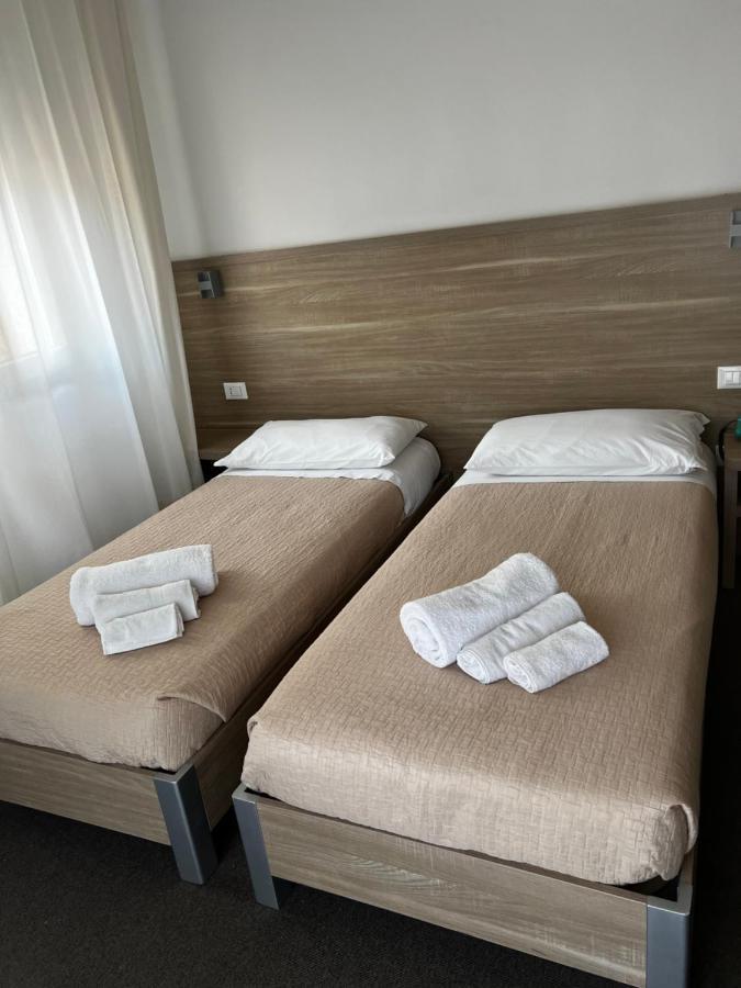 Hotel Trieste Riccione Luaran gambar