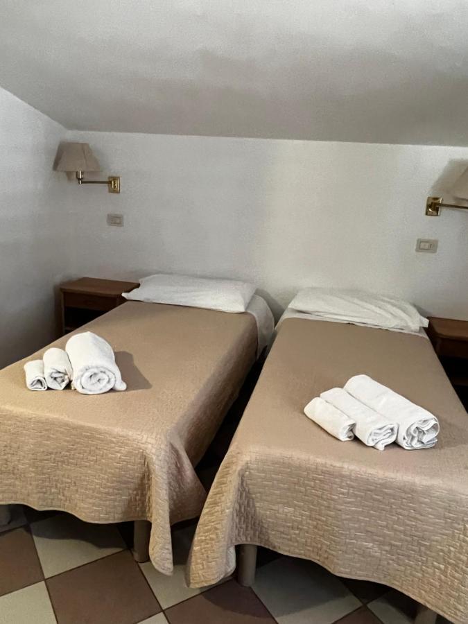 Hotel Trieste Riccione Luaran gambar