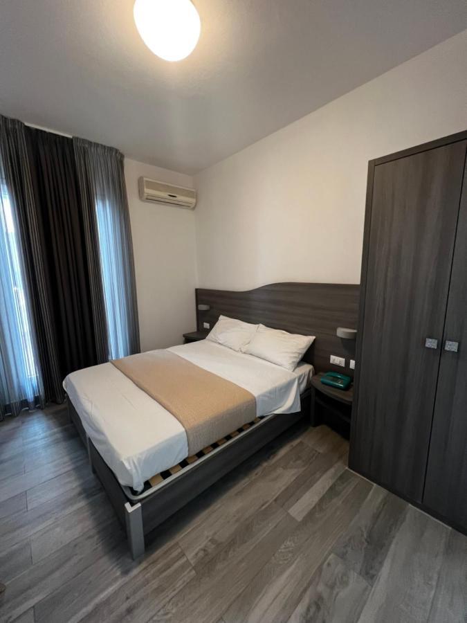 Hotel Trieste Riccione Luaran gambar